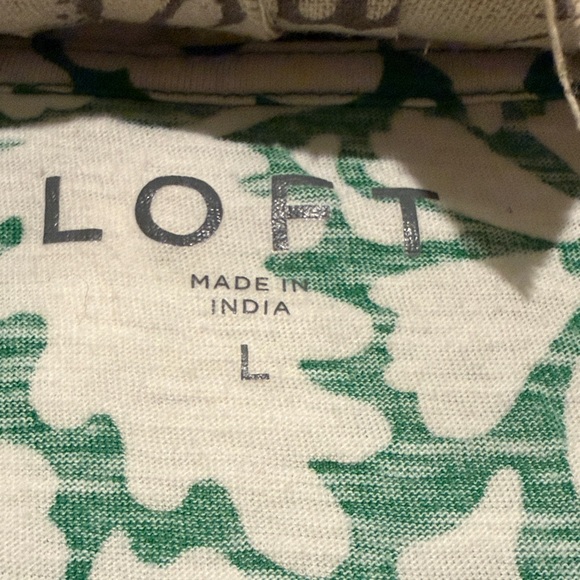 LOFT Green and White Floral Short Sleeve Tee - Picture 4 of 5